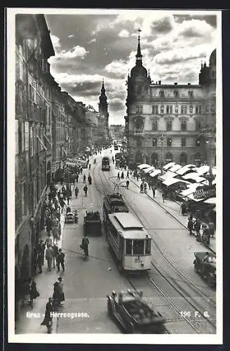 AK Graz, Strassenbahnen und Passanten in der Herrengasse