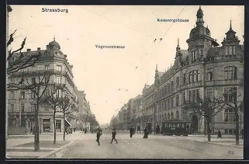 AK Strassburg, Vogesenstrasse mit Katastergebäude und Strassenbahn