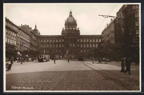 AK Prag, Strassenbahn vor dem Museum