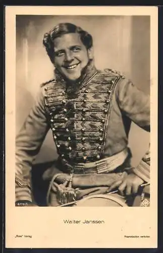 AK Schauspieler Walter Janssen in einem Zirkus Outfit