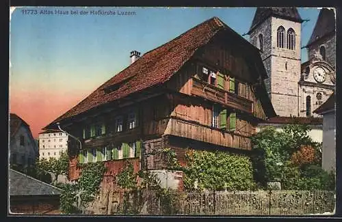 AK Luzern, altes Haus bei der Hofkirche