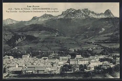 AK Barcelonnette, Vue Centrale, Le Chapeau-de-Gendarme et le Pain-de-Sucre