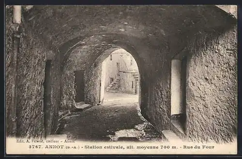 AK Annot /B.-A., Station estivale, Rue du Four