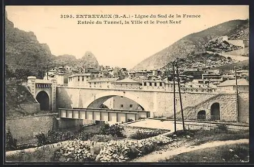 AK Entrevaux /B.-A., Entree du Tunnel, la Ville et le Pont Neuf