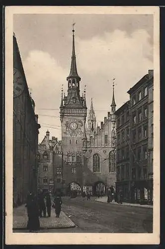 AK München, Altes Rathaus mit Tor und Strassenbahn