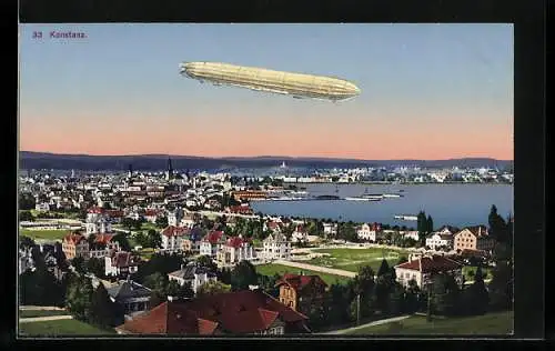 AK Konstanz, Zeppelin-Luftschiff über der Stadt