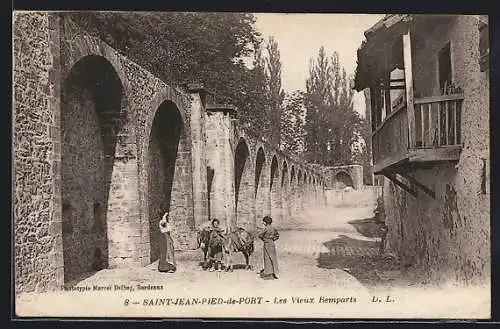 AK Saint-Jean-de-Port, les vieux remparts