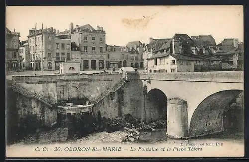 AK Oloron-Ste-Marie, La Fontaine et la Place Thiers