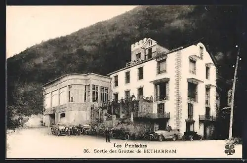 AK Les Pyrénées, Sortie des Grottes de Betharram