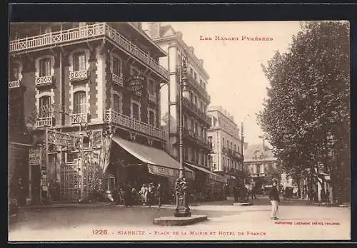 AK Biarritz, Place de la Mairie et Hotel de France
