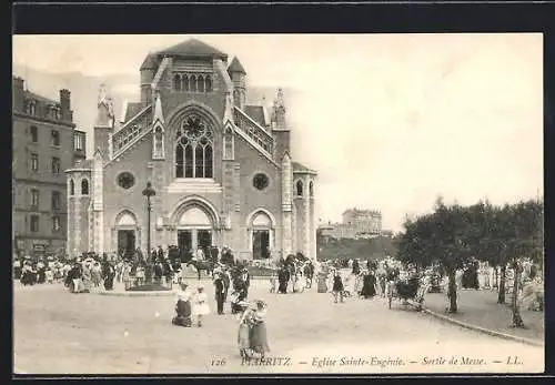 AK Biarritz, Eglise Sainte-Eugenie, Sortie de Messe