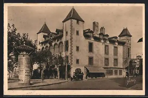 AK St-Jean-de-Luz, Litfasssäule am Chateau Louis XIV