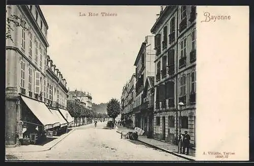 AK Bayonne, La Rue Thiers