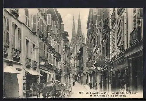AK Bayonne /B.-P., La Rue du Port-Neuf et les Fleches de la Cathedrale