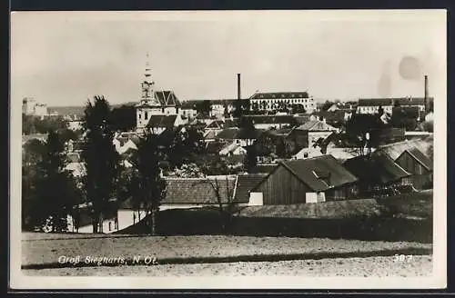 AK Gross Siegharts /N. Oe., Teilansicht vom Feld aus