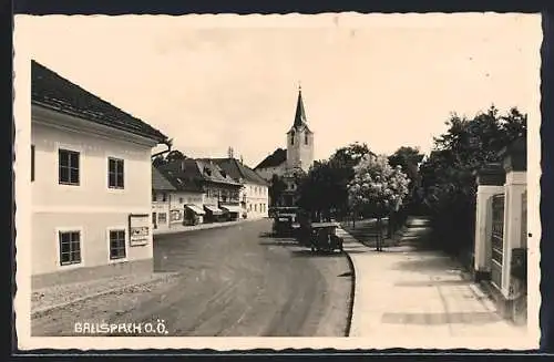 AK Gallspach /O.Ö., Strassenpartie mit Kirche