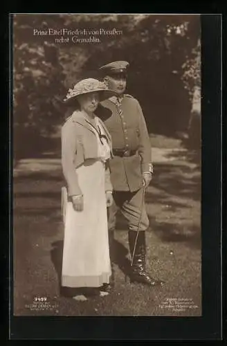 AK Prinz Eitel Friedrich von Preussen nebst Gemahlin im Garten