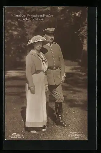 AK Prinz Eitel Friedrich von Preussen nebst Gemahlin im Garten