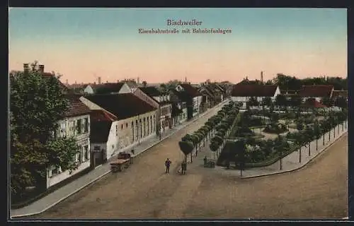 AK Bischweiler, Eisenbahnstrasse mit Bahnhofanlagen