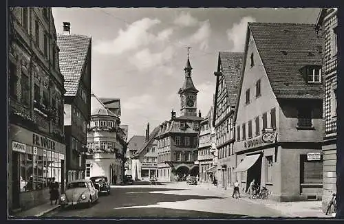 AK Aalen in Württbg., auf dem Marktplatz, Blick zum Rathaus