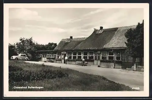 AK Boltenhagen, Ostseebad, Strassenpartie mit Cafe Seestern