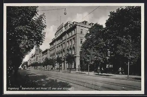 AK Augsburg, Bahnhofstr. mit Hotel zu den drei Kronen und Strassenbahn