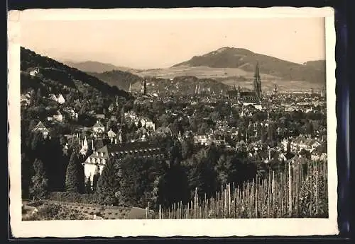 AK Freiburg /Schwarzwald, Teilansicht mit Kirche