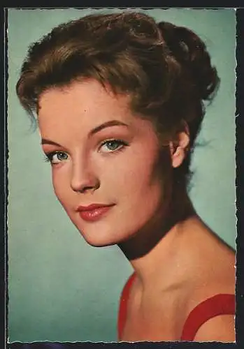 AK Schauspielerin Romy Schneider mit bezauberndem Blick