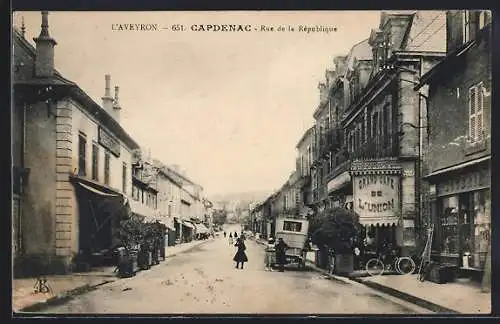 AK Capdenac /Aveyron, Rue de la République, Strassenpartie