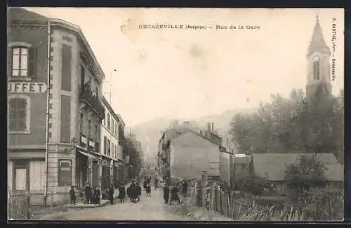 AK Decazeville, Eglise dans Rue de la Gare