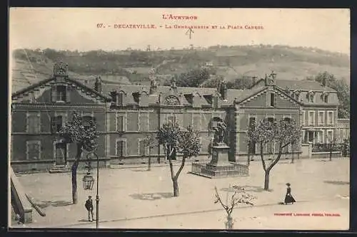 AK Decazeville /Aveyron, La Gendarmerie et la Place Cabrol