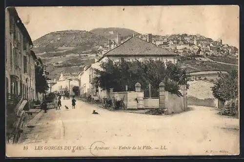 AK Aguessac /Les Gorges du Tarn, Entrée de la Ville