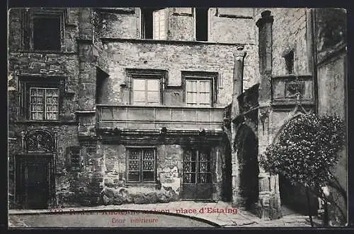 AK Rodez, Ancienne maison, Place d`Estaing, Cour intérieur