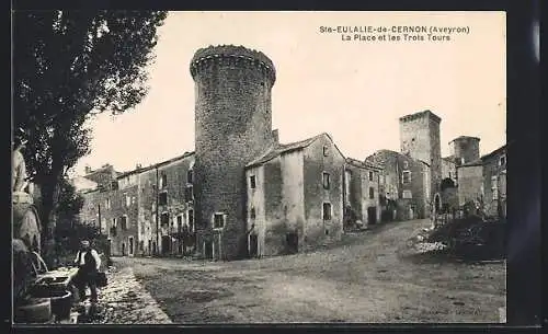 AK Ste-Eulalie-de-Cernon /Aveyron, La Place et les Trois Tours