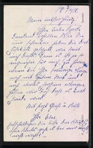 Künstler-AK Clarence F. Underwood: Junges Paar auf der Wiese - er liebt mich, er liebt mich nicht ....