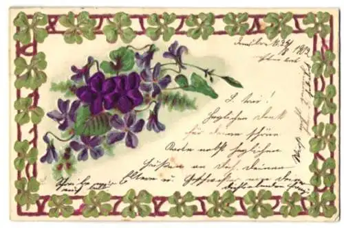 Stoff-Präge-AK Violette Blumen, umrahmt von Glücksklee-Ornament