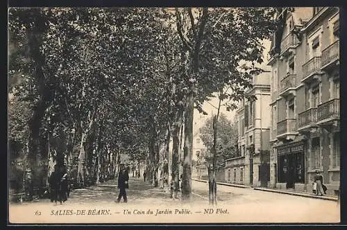 AK Salies-de-Béarn, Un Coin du Jardin Public