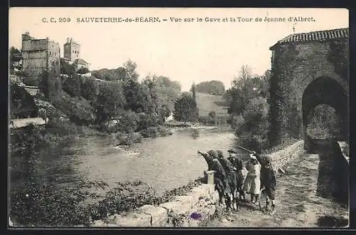 AK Sauveterre-de-Béarn, Vue sur le Gave et la Tour de Jeanne d`Albret