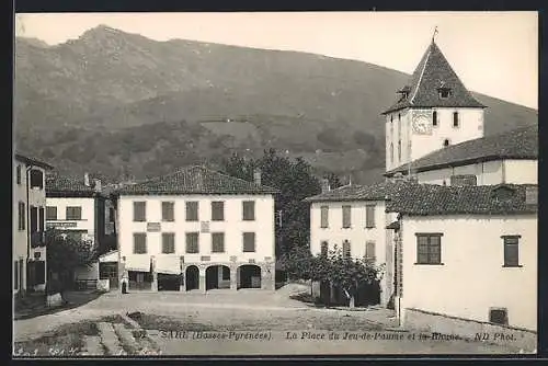 AK Sare /Basses-Pyrénées, La Place du Jeu-de-Paume et la Rhune