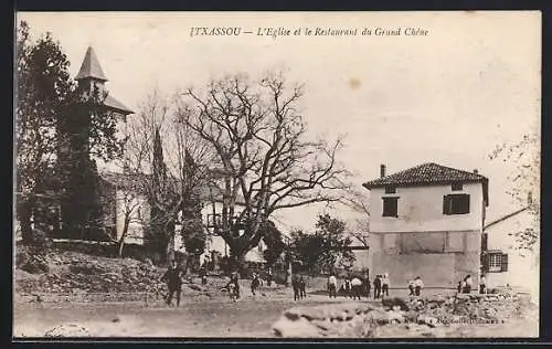 AK Itxassou, L`Église et le Restaurant du Grand Chêne, personnes