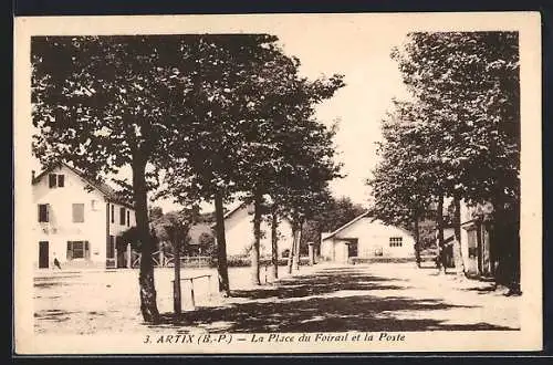 AK Artix /B.-P., La Place du Foirail et la Poste