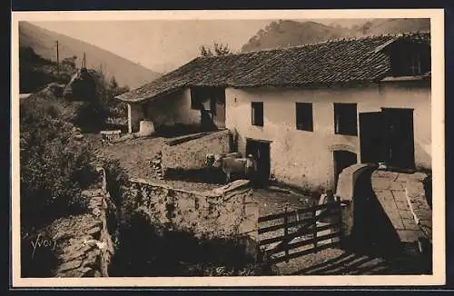 AK Bidarray /Basses-Pyrénées, Le Pays Basque, Une ferme non loin du Village