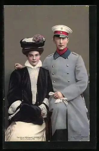 AK Kronprinzessin Cecilie mit Kronprinz Wilhelm in Uniform