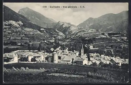 AK Guillestre, Vue generale mit Kirche und Bergblick