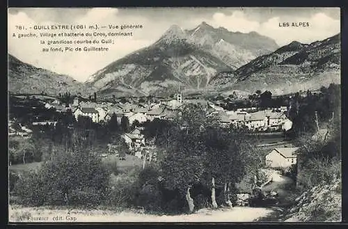 AK Guillestre /Alpes, Vue generale, A gauche Village et batterie du Cros