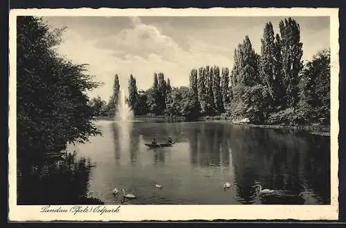 AK Landau /Pfalz, Teich im Ostpark mit Fontäne