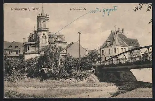 AK Neunkirchen / Saar, Brückenstrasse mit Häusern