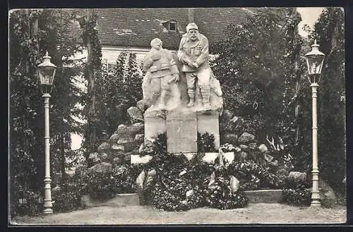 AK Wolkersdorf /N.-Oe., Kriegerdenkmal von Zelezny