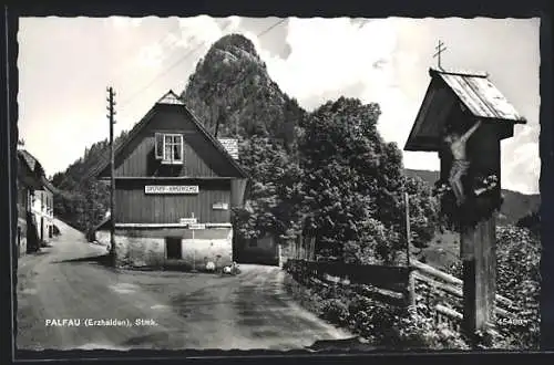 AK Palfau /Erzhalden, Gasthof zur Kaisergemse mit Strasse und Marterl