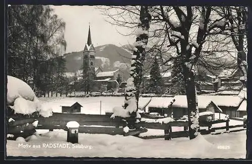 AK Radstadt /Salzburg, Schneemotiv mit Kirche